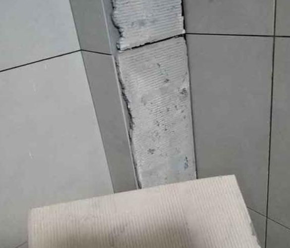 钦州市瓷砖空鼓维修公司分享下厨房瓷砖脱落的补救措施。